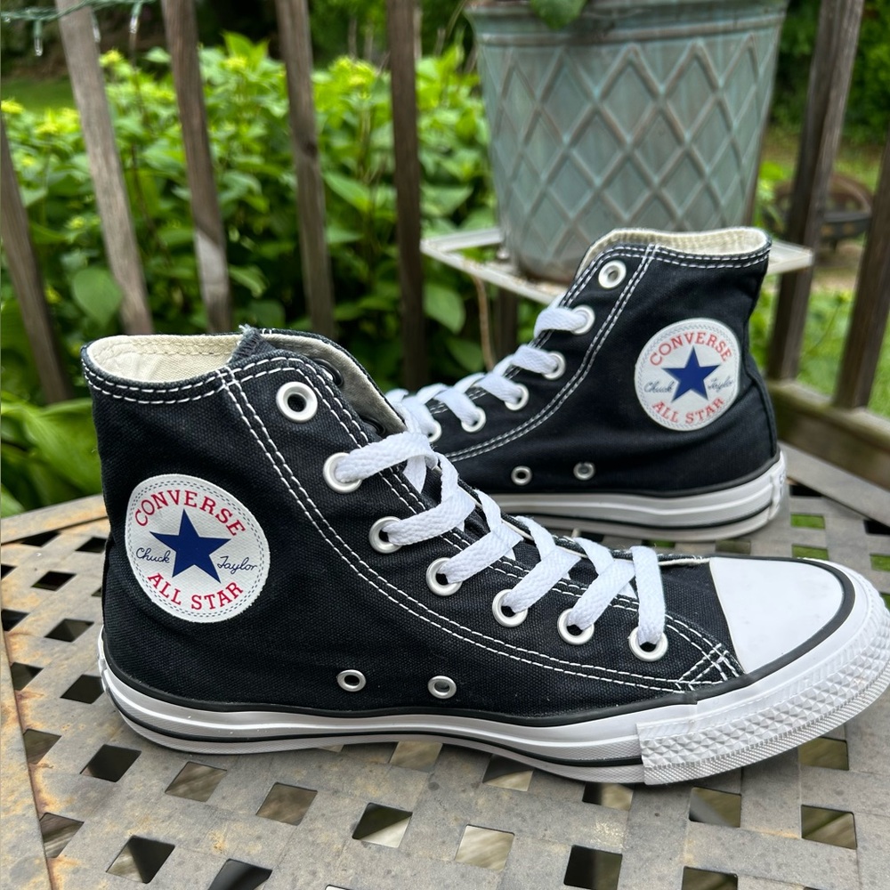 Converse CTAS Black canvas high tops. 6 women’s, 4 men’s - Picture 3 of 6